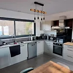 De Luxe Avec Piscine à Débordement Chauffée à Villa