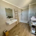 De Luxe Avec Piscine à Débordement Chauffée à *