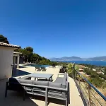 De Luxe Avec Piscine à Débordement Chauffée à Villa *