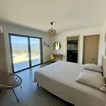 De Luxe Avec Piscine à Débordement Chauffée à Porticcio (Corsica)