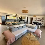 De Luxe Avec Piscine à Débordement Chauffée à Villa