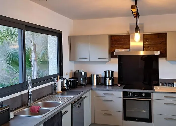 De Luxe Avec Piscine à Débordement Chauffée à Villa