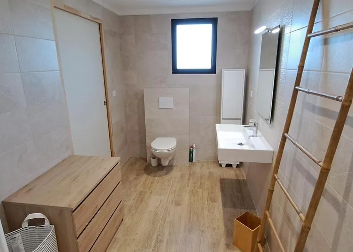 De Luxe Avec Piscine à Débordement Chauffée à