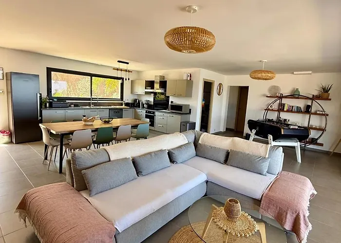De Luxe Avec Piscine à Débordement Chauffée à Villa