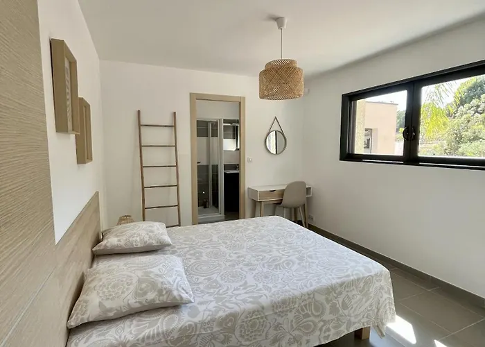 De Luxe Avec Piscine à Débordement Chauffée à Villa *