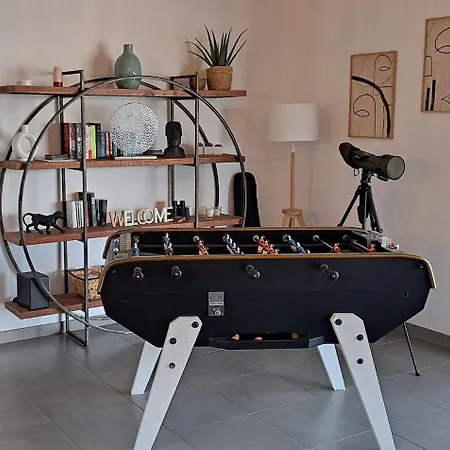 De Luxe Avec Piscine A Debordement Chauffee A *