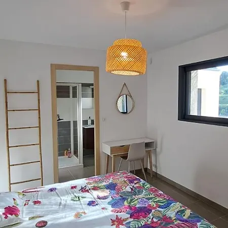 Villa De Luxe Avec Piscine A Debordement Chauffee A *