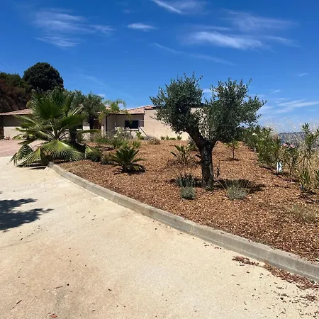 De Luxe Avec Piscine A Debordement Chauffee A
