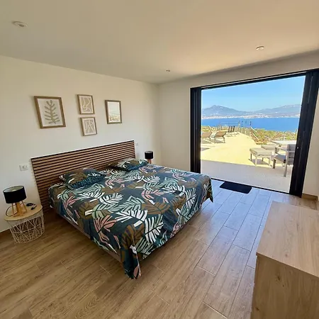 Βίλα De Luxe Avec Piscine A Debordement Chauffee A