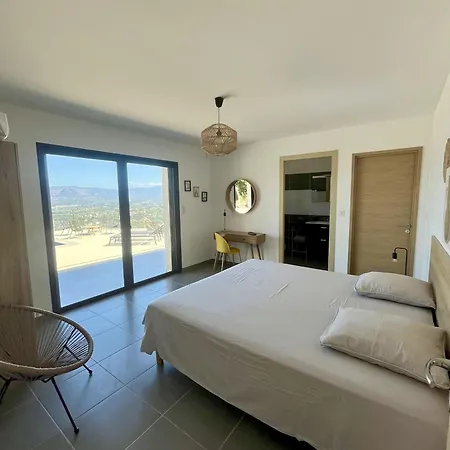 De Luxe Avec Piscine A Debordement Chauffee A Porticcio (Corsica)