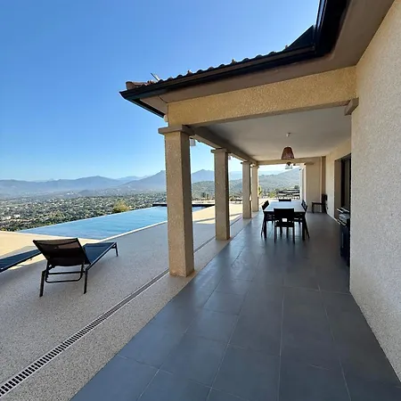 De Luxe Avec Piscine A Debordement Chauffee A 别墅 波尔蒂乔