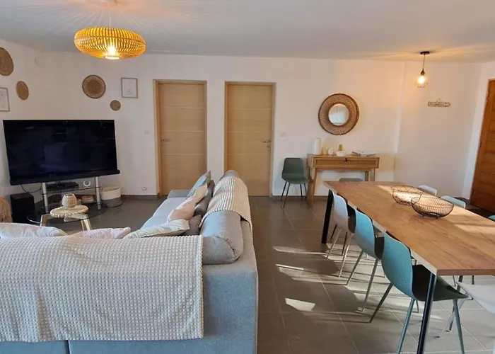 Villa De Luxe Avec Piscine A Debordement Chauffee A *