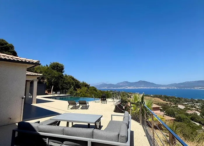 De Luxe Avec Piscine A Debordement Chauffee A 别墅 *